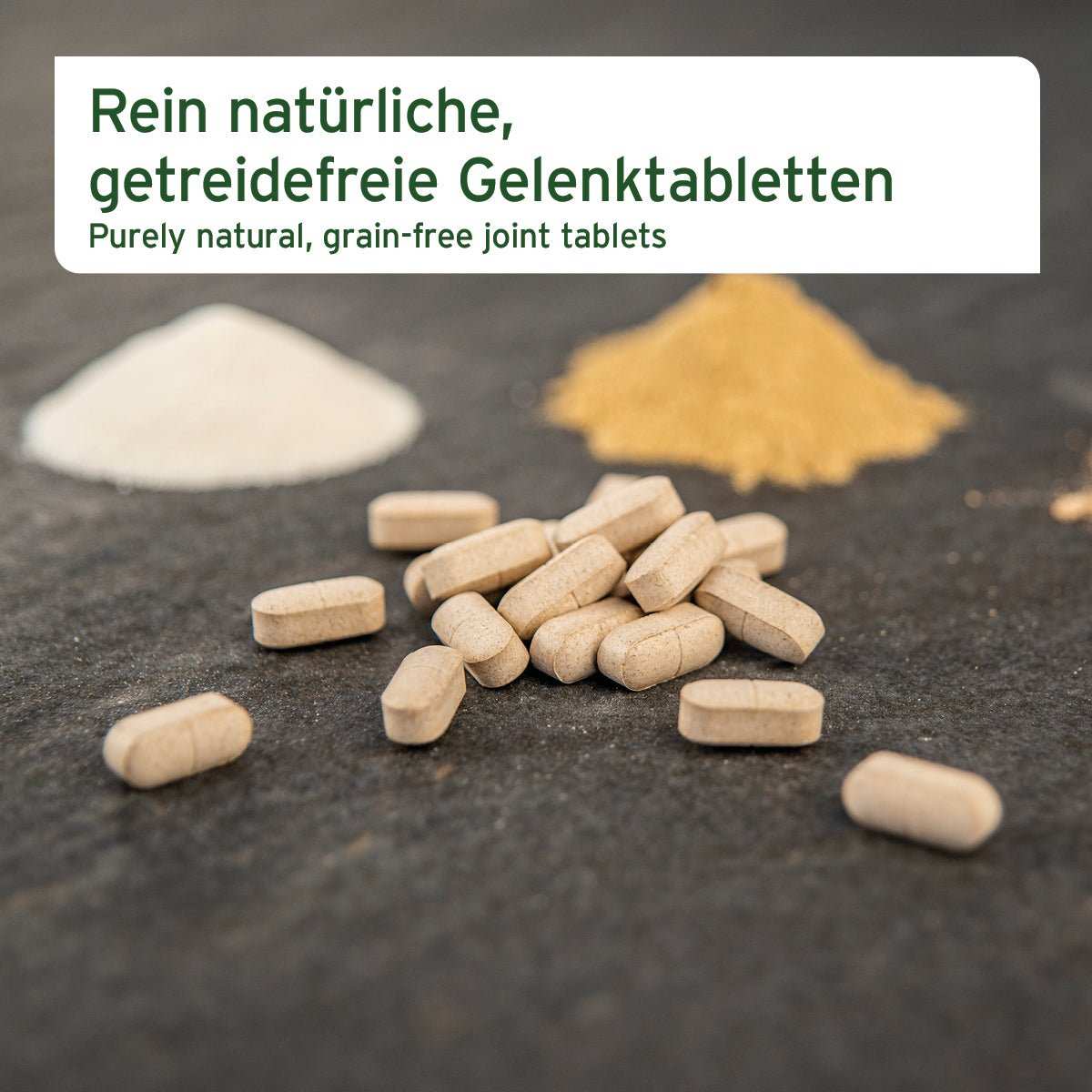 Natürliche, getreidefreie AgilityVET Gelenktabletten für Hunde auf grauem Hintergrund.