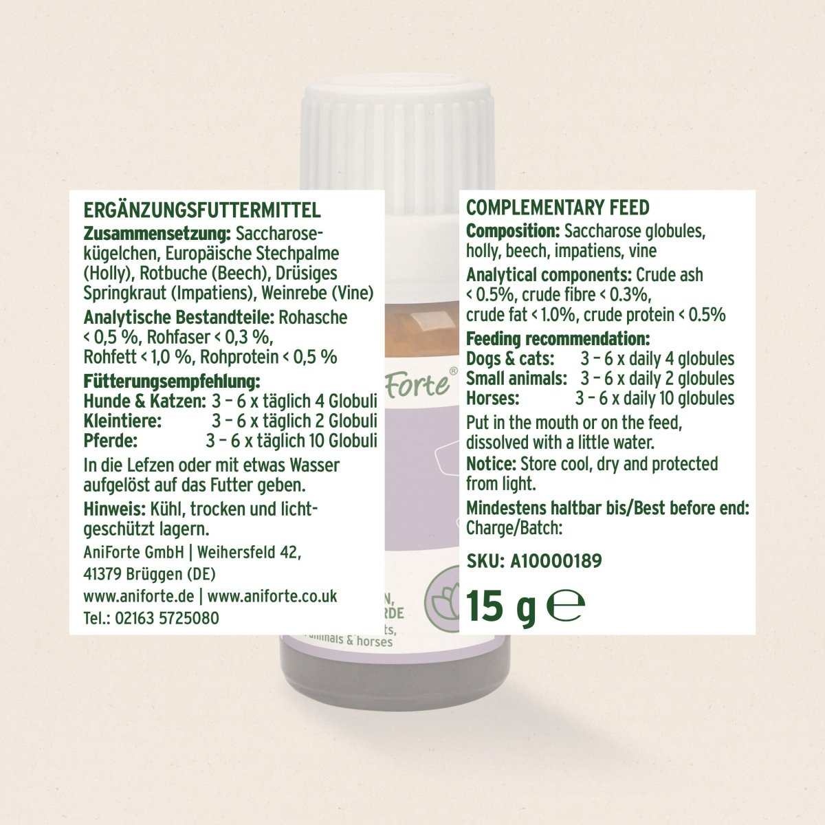 Etikett Bachblüten Protest mit Flasche im Hintergrund.