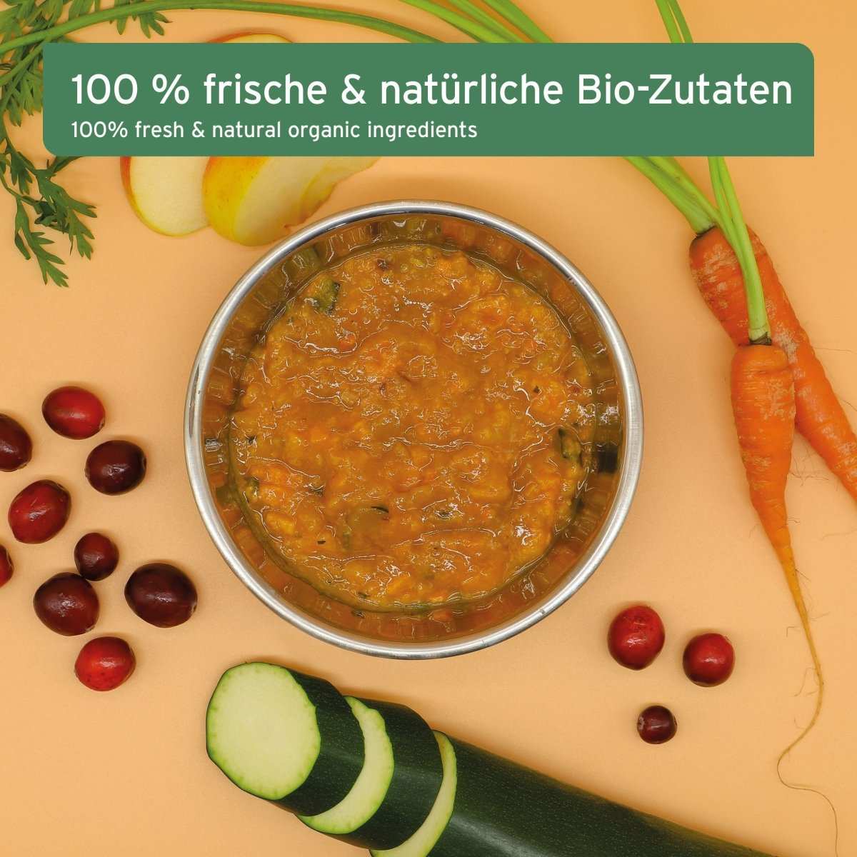Bio BARF-Püree "Karotte & Cranberry" in Schüssel mit Karotten, Zucchini und Cranberries aus hochwertigen Bio-Zutaten, ideal für Hundeernährung.
